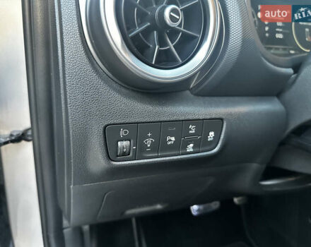 Серый Хендай Kona Electric, объемом двигателя 0 л и пробегом 55 тыс. км за 23500 $, фото 17 на Automoto.ua
