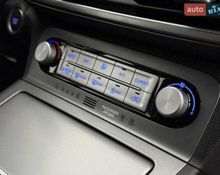 Серый Хендай Kona Electric, объемом двигателя 0 л и пробегом 50 тыс. км за 18500 $, фото 41 на Automoto.ua