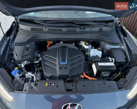Сірий Хендай Kona Electric, об'ємом двигуна 0 л та пробігом 41 тис. км за 18650 $, фото 38 на Automoto.ua