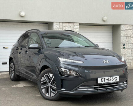 Серый Хендай Kona Electric, объемом двигателя 0 л и пробегом 57 тыс. км за 16790 $, фото 2 на Automoto.ua