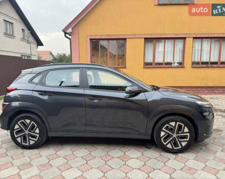 Серый Хендай Kona Electric, объемом двигателя 0 л и пробегом 112 тыс. км за 18999 $, фото 4 на Automoto.ua
