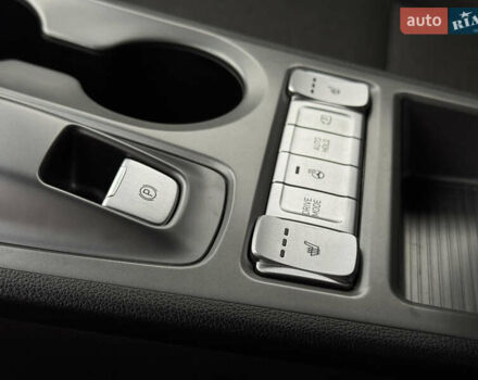 Серый Хендай Kona Electric, объемом двигателя 0 л и пробегом 50 тыс. км за 18500 $, фото 34 на Automoto.ua