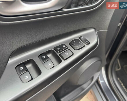 Сірий Хендай Kona Electric, об'ємом двигуна 0 л та пробігом 112 тис. км за 18999 $, фото 11 на Automoto.ua