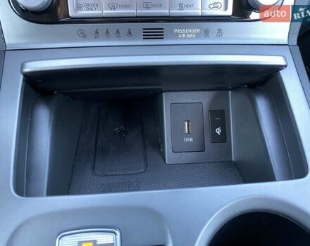 Серый Хендай Kona Electric, объемом двигателя 0 л и пробегом 115 тыс. км за 20600 $, фото 6 на Automoto.ua