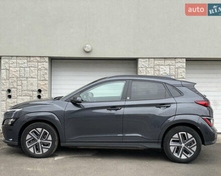 Серый Хендай Kona Electric, объемом двигателя 0 л и пробегом 57 тыс. км за 16790 $, фото 4 на Automoto.ua