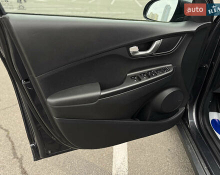 Серый Хендай Kona Electric, объемом двигателя 0 л и пробегом 50 тыс. км за 18500 $, фото 29 на Automoto.ua