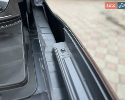 Серый Хендай Kona Electric, объемом двигателя 0 л и пробегом 112 тыс. км за 18499 $, фото 37 на Automoto.ua