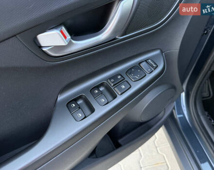 Сірий Хендай Kona Electric, об'ємом двигуна 0 л та пробігом 41 тис. км за 18650 $, фото 24 на Automoto.ua