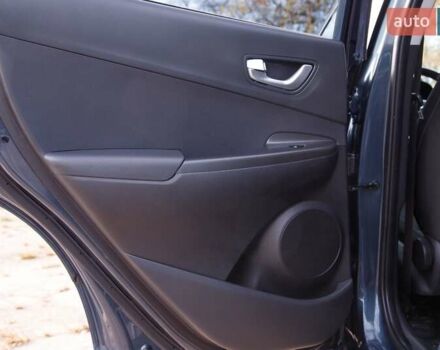 Серый Хендай Kona Electric, объемом двигателя 0 л и пробегом 46 тыс. км за 17950 $, фото 64 на Automoto.ua