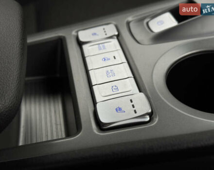 Серый Хендай Kona Electric, объемом двигателя 0 л и пробегом 50 тыс. км за 18500 $, фото 39 на Automoto.ua