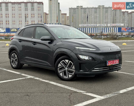 Серый Хендай Kona Electric, объемом двигателя 0 л и пробегом 50 тыс. км за 18500 $, фото 1 на Automoto.ua