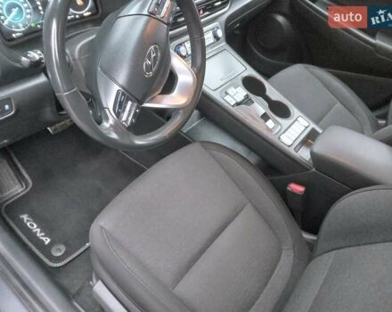 Сірий Хендай Kona Electric, об'ємом двигуна 0 л та пробігом 59 тис. км за 16890 $, фото 45 на Automoto.ua