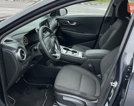 Сірий Хендай Kona Electric, об'ємом двигуна 0 л та пробігом 103 тис. км за 19700 $, фото 8 на Automoto.ua