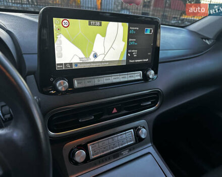 Серый Хендай Kona Electric, объемом двигателя 0 л и пробегом 55 тыс. км за 22000 $, фото 18 на Automoto.ua