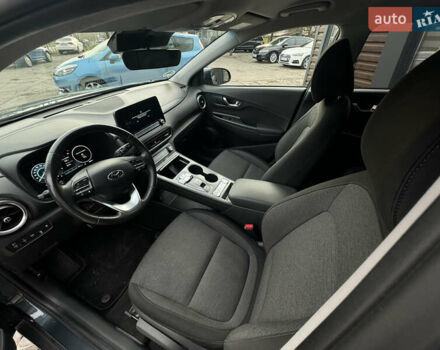 Сірий Хендай Kona Electric, об'ємом двигуна 0 л та пробігом 48 тис. км за 17500 $, фото 27 на Automoto.ua