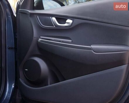 Серый Хендай Kona Electric, объемом двигателя 0 л и пробегом 46 тыс. км за 17950 $, фото 56 на Automoto.ua