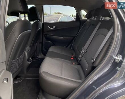 Серый Хендай Kona Electric, объемом двигателя 0 л и пробегом 115 тыс. км за 20600 $, фото 62 на Automoto.ua