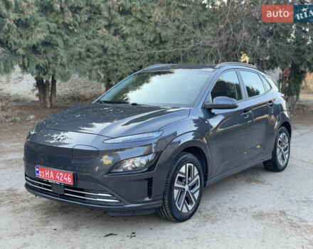 Серый Хендай Kona Electric, объемом двигателя 0 л и пробегом 55 тыс. км за 15999 $, фото 1 на Automoto.ua