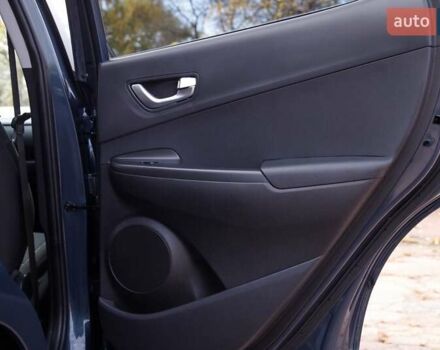 Серый Хендай Kona Electric, объемом двигателя 0 л и пробегом 46 тыс. км за 17950 $, фото 61 на Automoto.ua