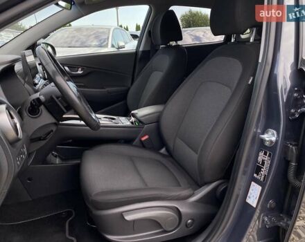 Серый Хендай Kona Electric, объемом двигателя 0 л и пробегом 115 тыс. км за 20600 $, фото 27 на Automoto.ua