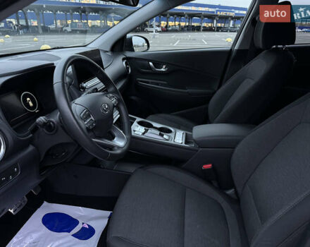 Сірий Хендай Kona Electric, об'ємом двигуна 0 л та пробігом 55 тис. км за 18500 $, фото 27 на Automoto.ua