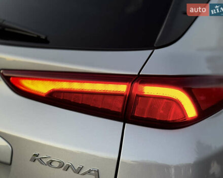 Серый Хендай Kona Electric, объемом двигателя 0 л и пробегом 80 тыс. км за 20700 $, фото 17 на Automoto.ua