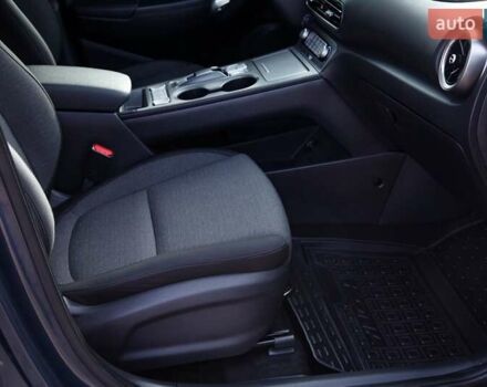 Серый Хендай Kona Electric, объемом двигателя 0 л и пробегом 46 тыс. км за 17950 $, фото 58 на Automoto.ua