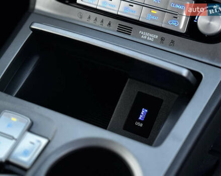 Серый Хендай Kona Electric, объемом двигателя 0 л и пробегом 80 тыс. км за 20700 $, фото 70 на Automoto.ua