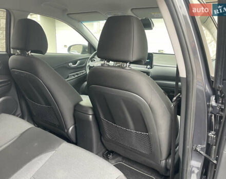 Серый Хендай Kona Electric, объемом двигателя 0 л и пробегом 57 тыс. км за 16790 $, фото 18 на Automoto.ua