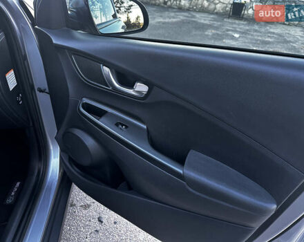 Серый Хендай Kona Electric, объемом двигателя 0 л и пробегом 55 тыс. км за 22000 $, фото 27 на Automoto.ua