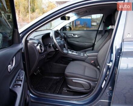 Серый Хендай Kona Electric, объемом двигателя 0 л и пробегом 46 тыс. км за 17950 $, фото 50 на Automoto.ua