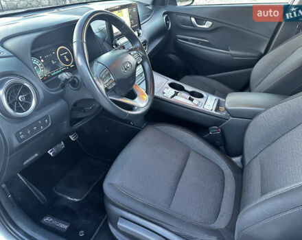 Серый Хендай Kona Electric, объемом двигателя 0 л и пробегом 55 тыс. км за 22000 $, фото 21 на Automoto.ua