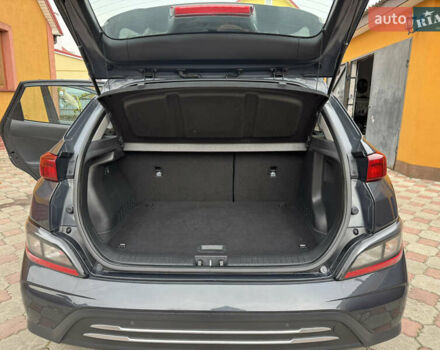 Серый Хендай Kona Electric, объемом двигателя 0 л и пробегом 112 тыс. км за 18499 $, фото 15 на Automoto.ua