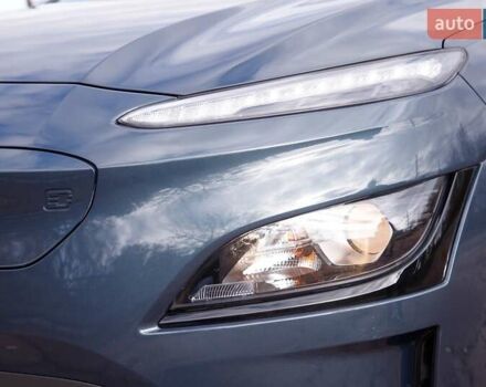 Серый Хендай Kona Electric, объемом двигателя 0 л и пробегом 46 тыс. км за 17950 $, фото 31 на Automoto.ua