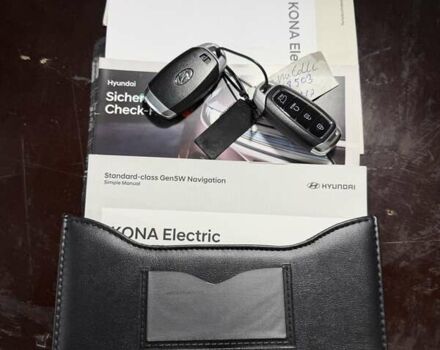 Серый Хендай Kona Electric, объемом двигателя 0 л и пробегом 46 тыс. км за 17950 $, фото 68 на Automoto.ua