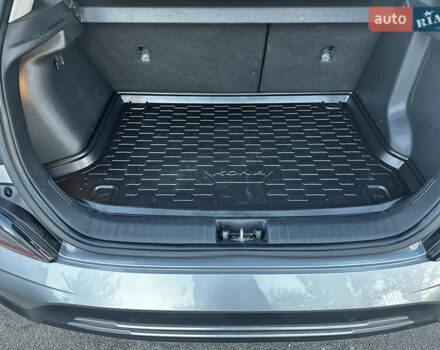 Серый Хендай Kona Electric, объемом двигателя 0 л и пробегом 55 тыс. км за 22000 $, фото 25 на Automoto.ua