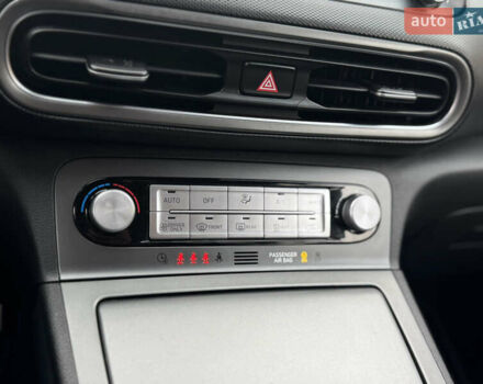 Серый Хендай Kona Electric, объемом двигателя 0 л и пробегом 112 тыс. км за 18999 $, фото 51 на Automoto.ua