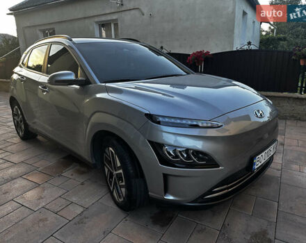 Серый Хендай Kona Electric, объемом двигателя 0 л и пробегом 55 тыс. км за 23500 $, фото 8 на Automoto.ua