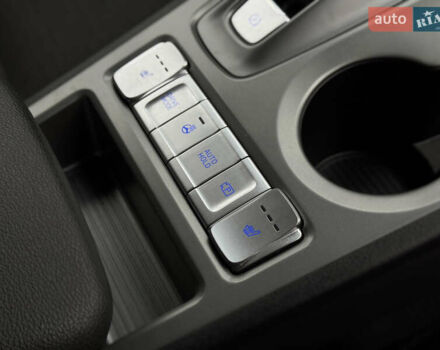 Серый Хендай Kona Electric, объемом двигателя 0 л и пробегом 50 тыс. км за 18500 $, фото 5 на Automoto.ua