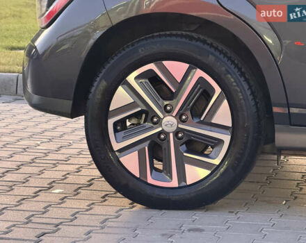 Серый Хендай Kona Electric, объемом двигателя 0 л и пробегом 36 тыс. км за 16999 $, фото 11 на Automoto.ua
