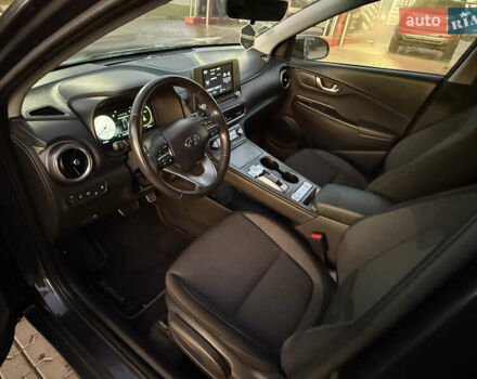 Серый Хендай Kona Electric, объемом двигателя 0 л и пробегом 36 тыс. км за 16999 $, фото 16 на Automoto.ua