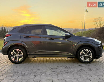Серый Хендай Kona Electric, объемом двигателя 0 л и пробегом 36 тыс. км за 16999 $, фото 8 на Automoto.ua