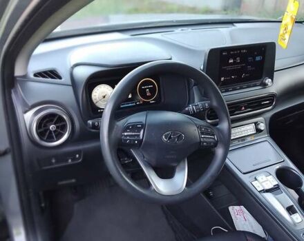Серый Хендай Kona Electric, объемом двигателя 0 л и пробегом 71 тыс. км за 18500 $, фото 10 на Automoto.ua