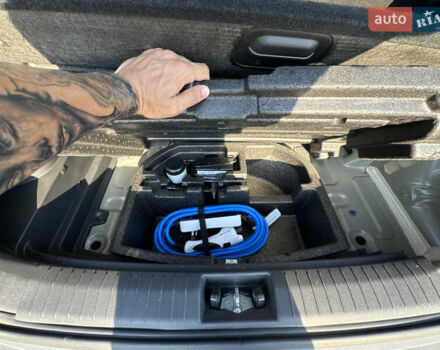 Серый Хендай Kona Electric, объемом двигателя 0 л и пробегом 66 тыс. км за 21500 $, фото 25 на Automoto.ua