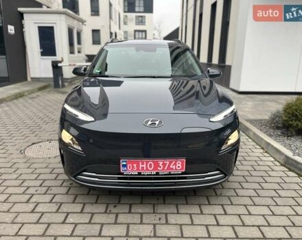 Серый Хендай Kona Electric, объемом двигателя 0 л и пробегом 20 тыс. км за 17500 $, фото 2 на Automoto.ua