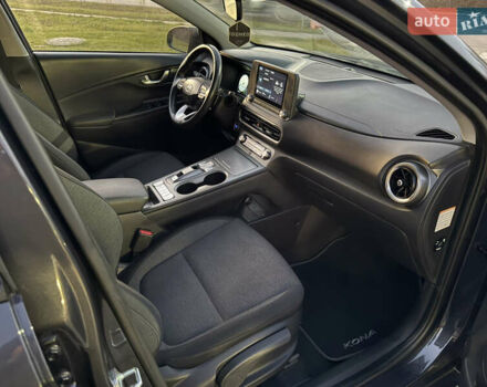 Серый Хендай Kona Electric, объемом двигателя 0 л и пробегом 36 тыс. км за 16999 $, фото 27 на Automoto.ua