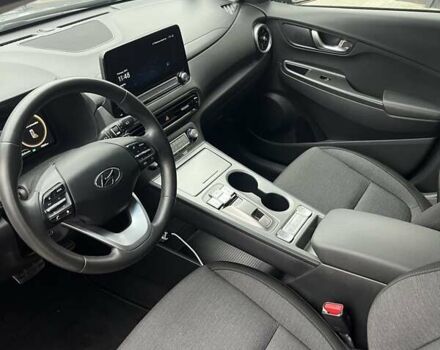 Серый Хендай Kona Electric, объемом двигателя 0 л и пробегом 20 тыс. км за 17500 $, фото 11 на Automoto.ua