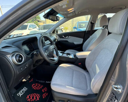 Серый Хендай Kona Electric, объемом двигателя 0 л и пробегом 66 тыс. км за 21500 $, фото 9 на Automoto.ua