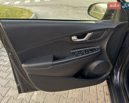 Серый Хендай Kona Electric, объемом двигателя 0 л и пробегом 36 тыс. км за 16999 $, фото 15 на Automoto.ua