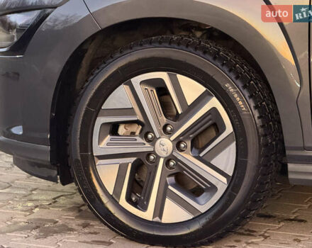 Серый Хендай Kona Electric, объемом двигателя 0 л и пробегом 36 тыс. км за 16999 $, фото 12 на Automoto.ua